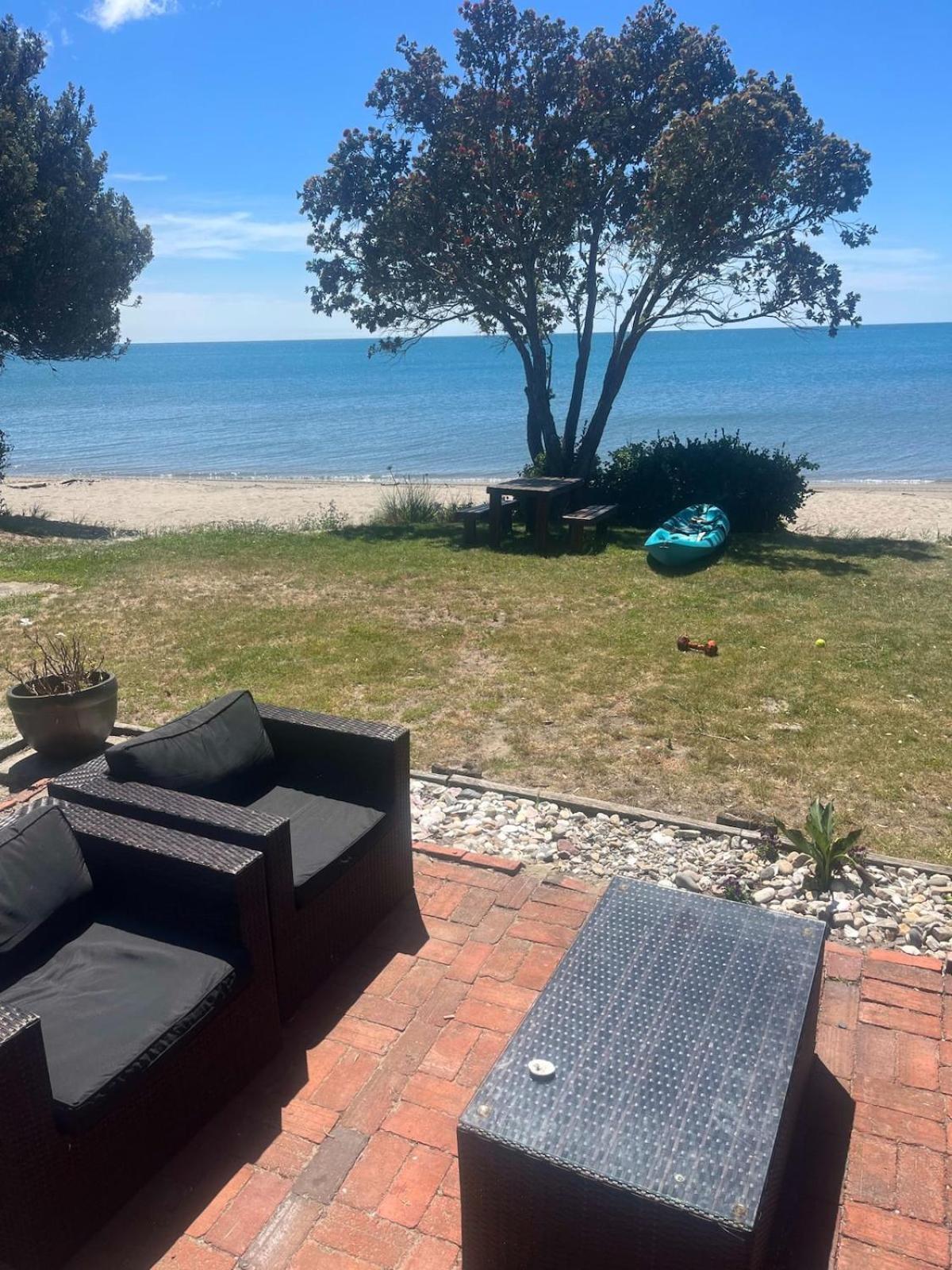 Beachfront Bliss - Your Parapara Seaside Retreat 外观 照片