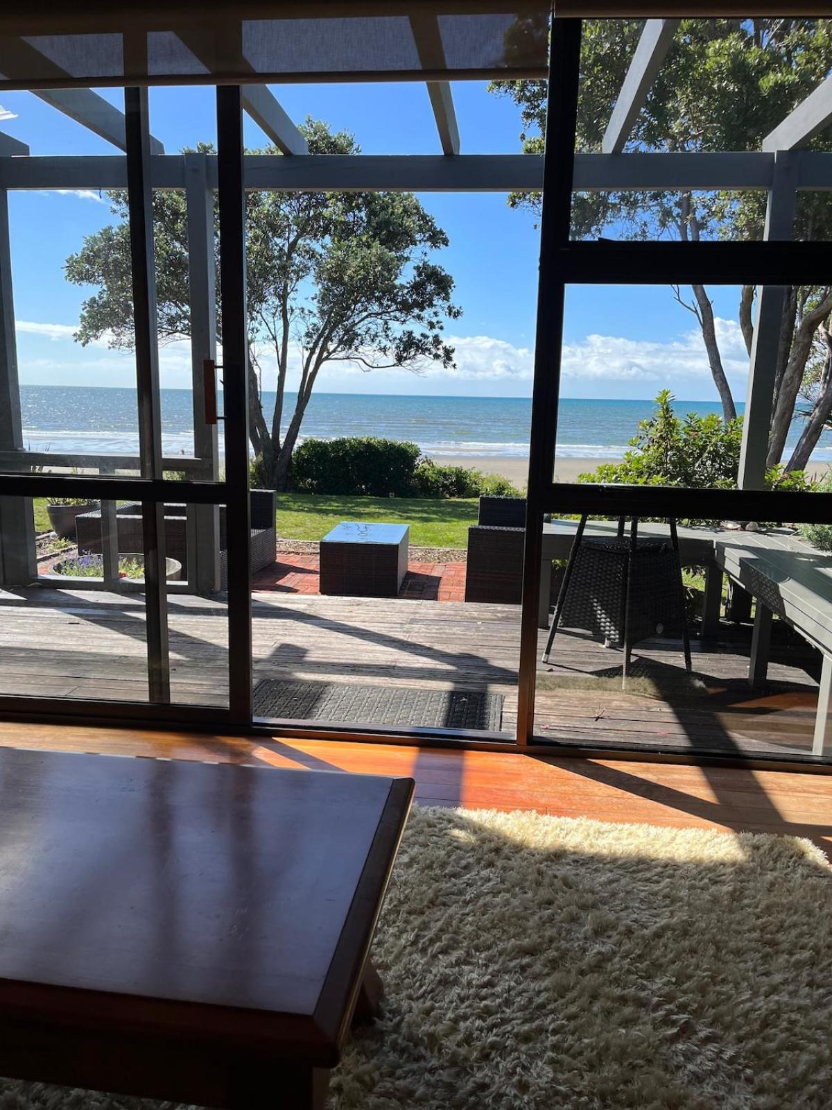 Beachfront Bliss - Your Parapara Seaside Retreat 外观 照片