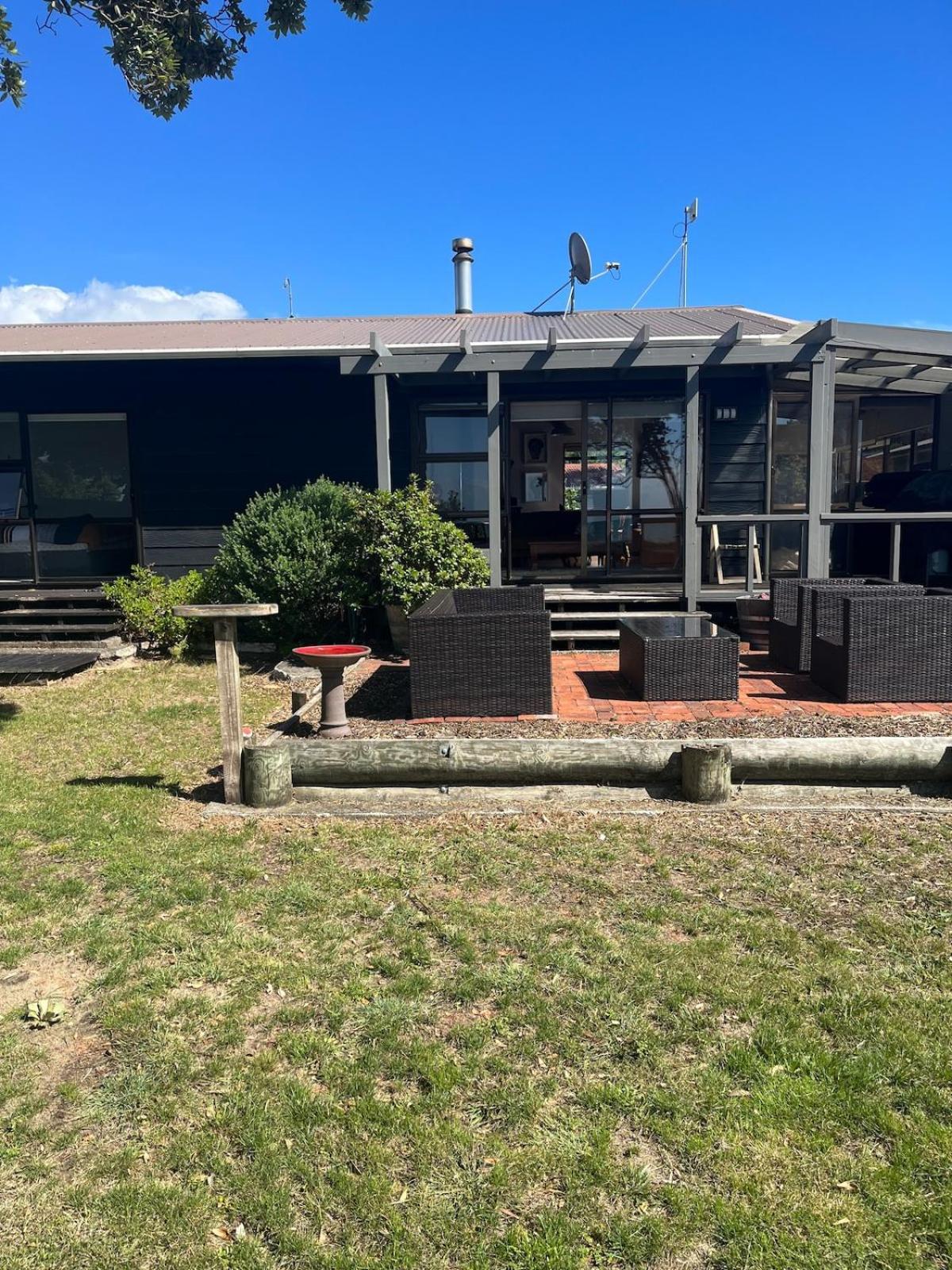 Beachfront Bliss - Your Parapara Seaside Retreat 外观 照片